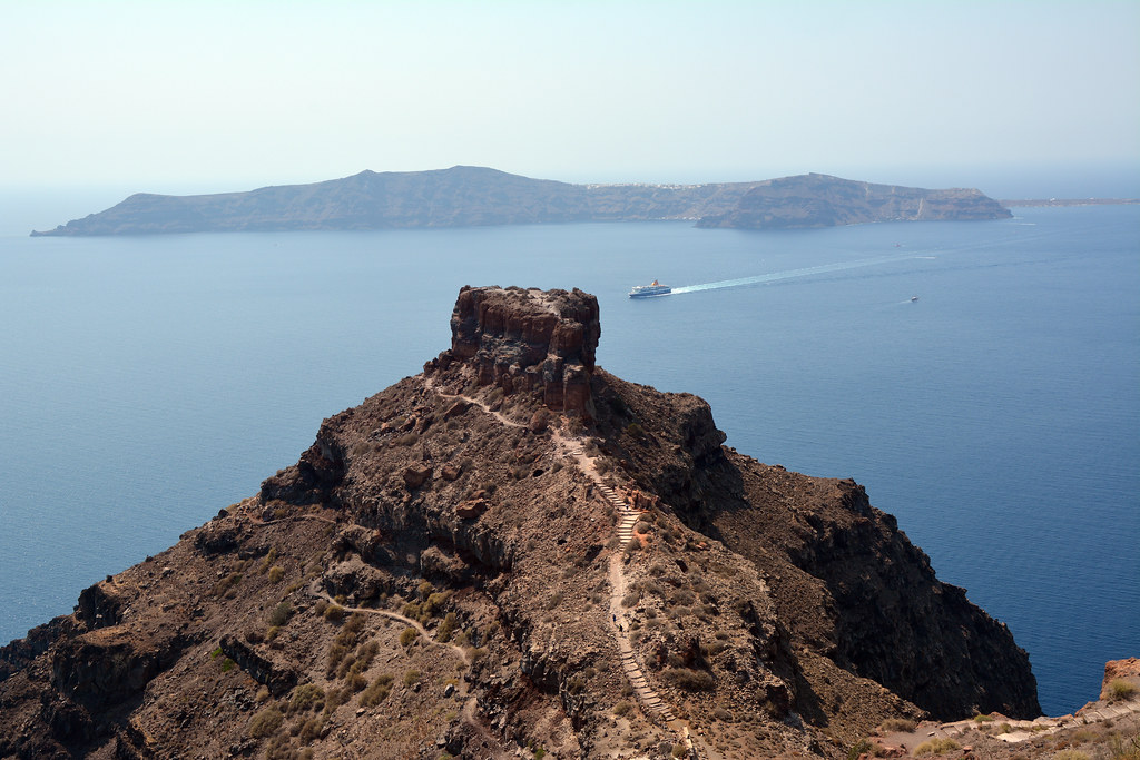 what to do in santorini greece skaros